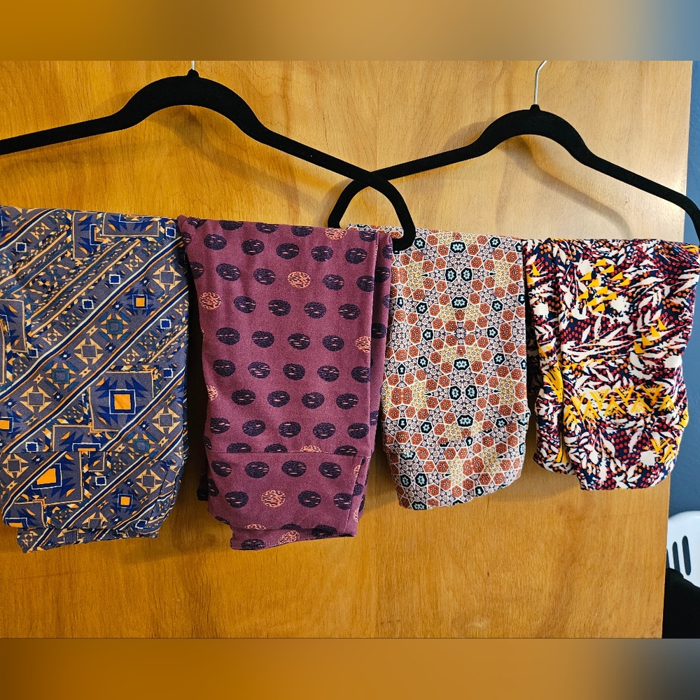 Lot of 4 pair of LulaRoe OS Leggings
